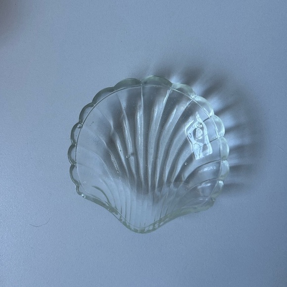 Source Unknown Other - Vintage Small Glass Seashell Dish